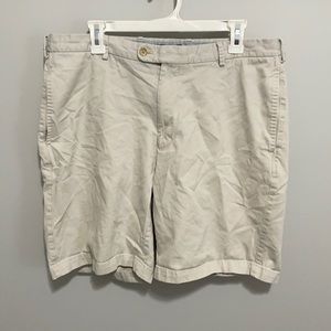 Peter Millar Performance Khaki shorts!! This is a hard to find steal!! Size 36W